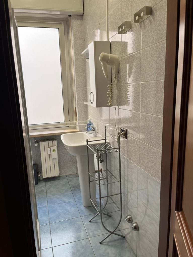 CAMERA 1 - camera doppia bagno 2
