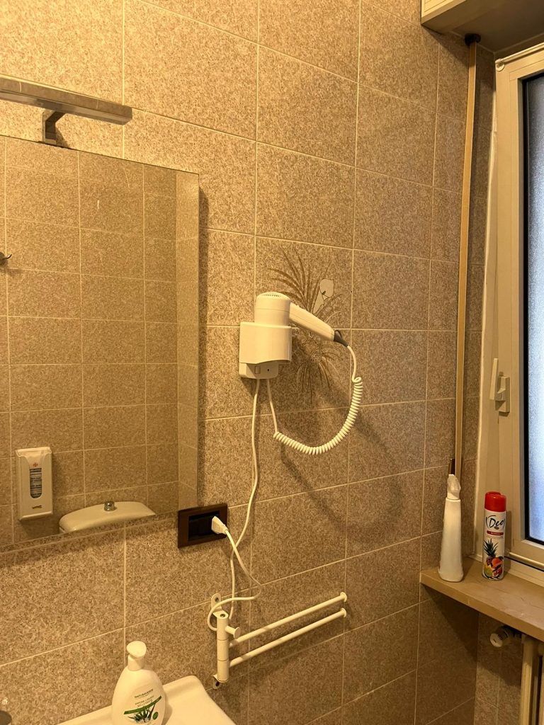 CAMERA 3 - corsoportanuova39 bagno comune st 1 st 4 h